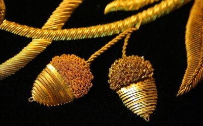 英国王室の戴冠式を彩るゴールドワーク ― 受け継がれる刺繍の技術